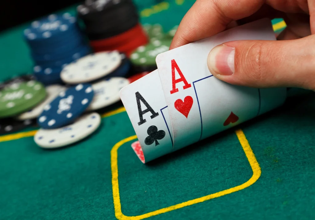 Memahami Variasi Permainan: Panduan untuk Berbagai Jenis Poker di Kasino Online